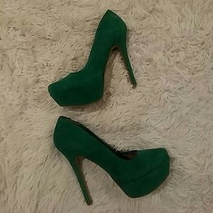 Green Jessica Simpson platform high heel pump